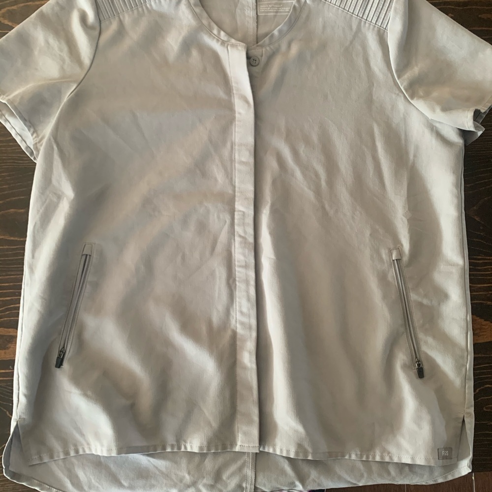 Figs scrub top